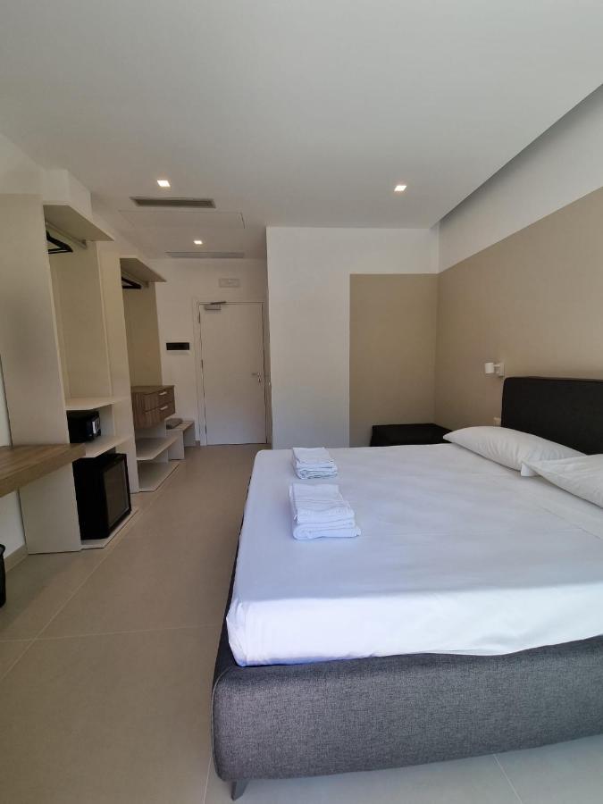 Marea Retreat Rooms 卡梅罗塔的码头 外观 照片