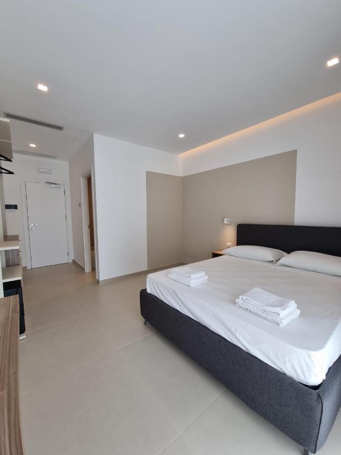 Marea Retreat Rooms 卡梅罗塔的码头 外观 照片