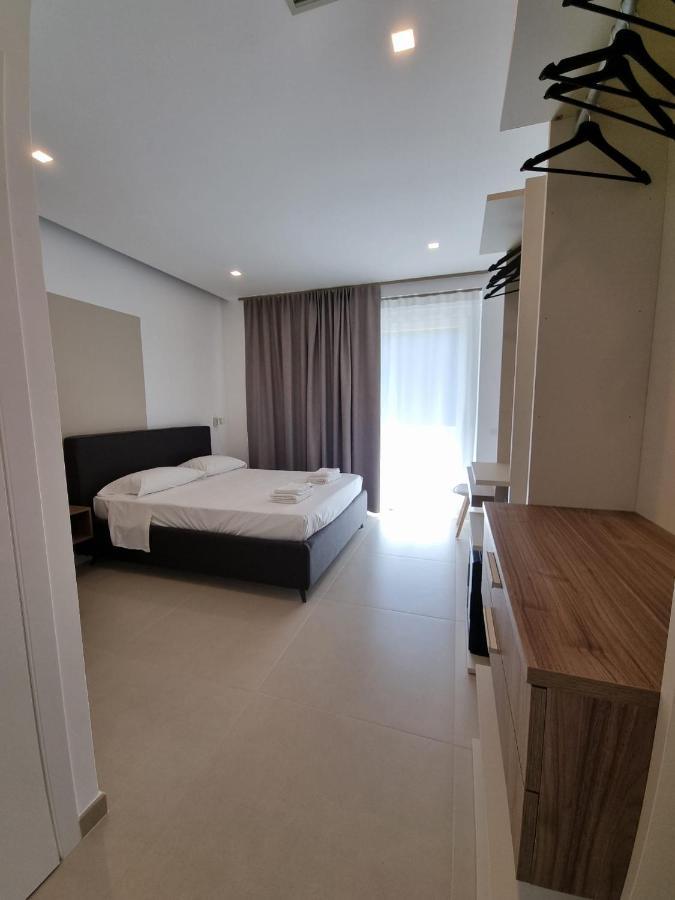 Marea Retreat Rooms 卡梅罗塔的码头 外观 照片