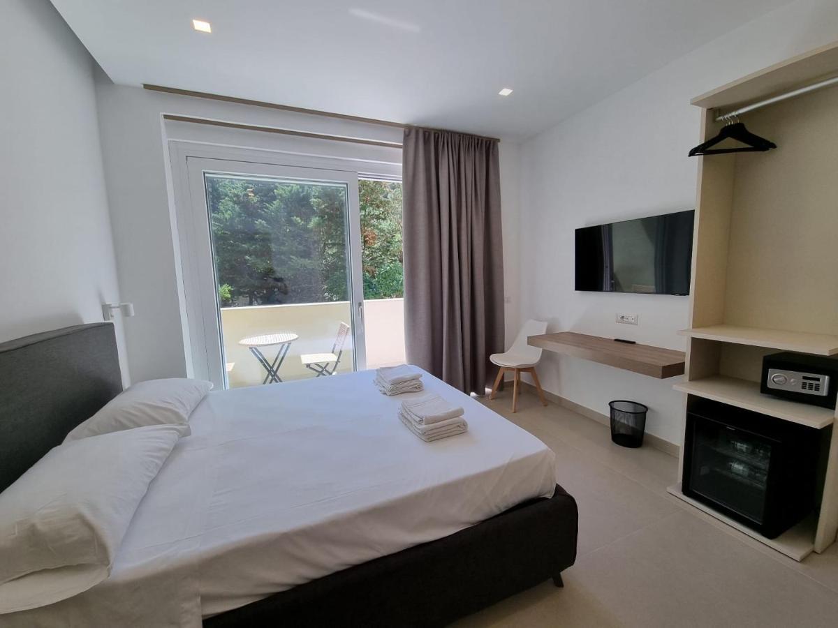 Marea Retreat Rooms 卡梅罗塔的码头 外观 照片