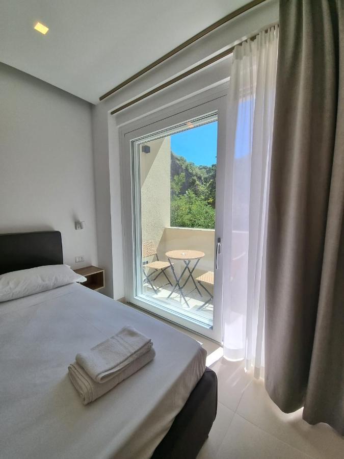 Marea Retreat Rooms 卡梅罗塔的码头 外观 照片