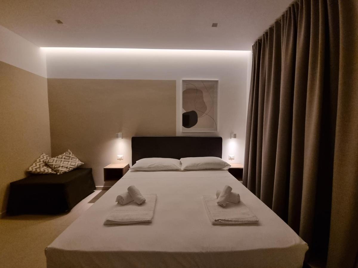 Marea Retreat Rooms 卡梅罗塔的码头 外观 照片